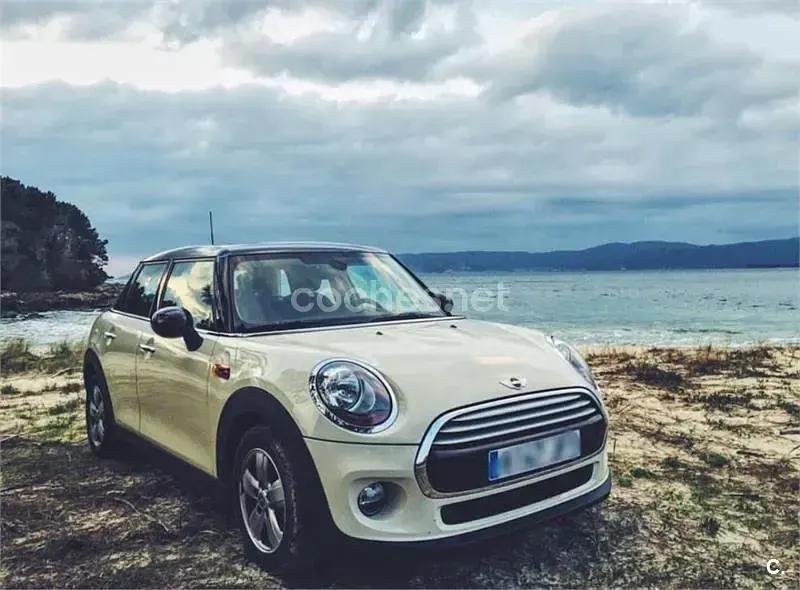 Usado Mini Cooper D 116 CV (85 kW) 2015 Beige Utilitario