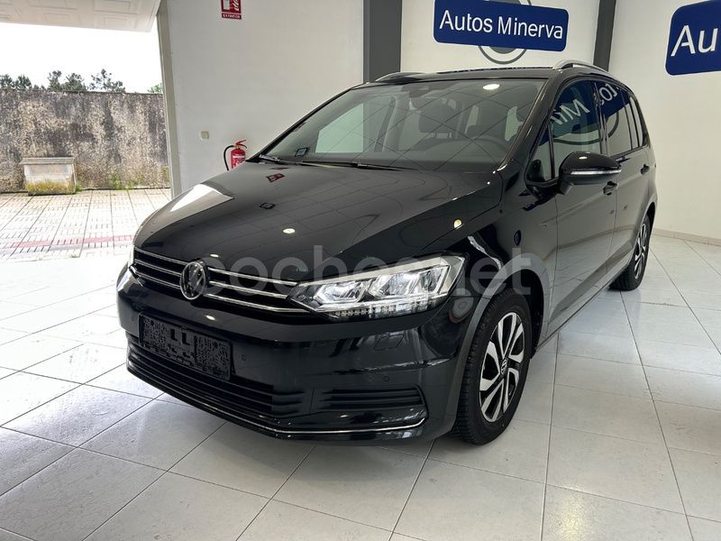 Negro Usado 2022 VW Touran Advance Monovolumen | 31.490 € (Caro) - Imagen 1/4