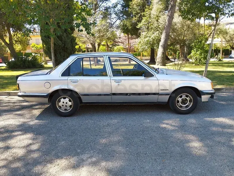Usado Opel Rekord S 100 CV (73 kW) 1986 Gris / plata Berlina