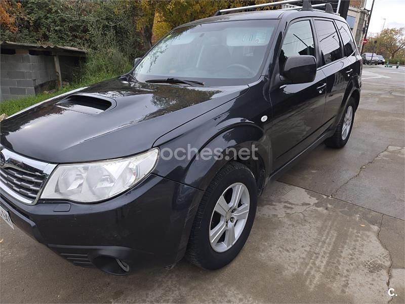 Gris / plata Usado 2010 Subaru Forester SUV | 5950 € (Caro) - Imagen 1/4