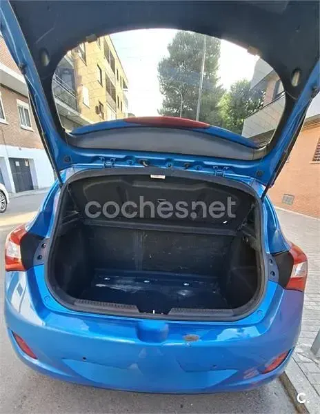 Usado Hyundai i30 GO! 110 CV (80 kW) 2016 Azul Berlina