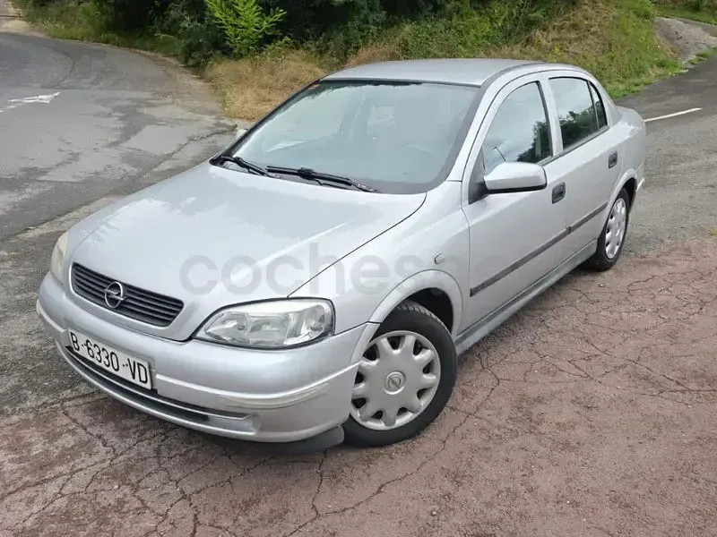Usado Opel Astra Comfort 100 CV (73 kW) 2000 Gris / plata Berlina