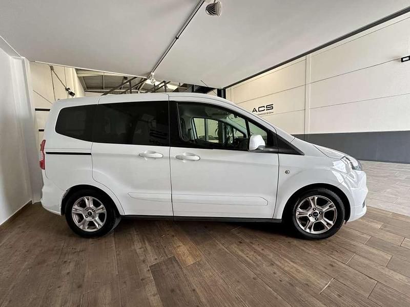 Usado Ford Tourneo Sport 101 CV (74 kW) 2020 Blanco Van