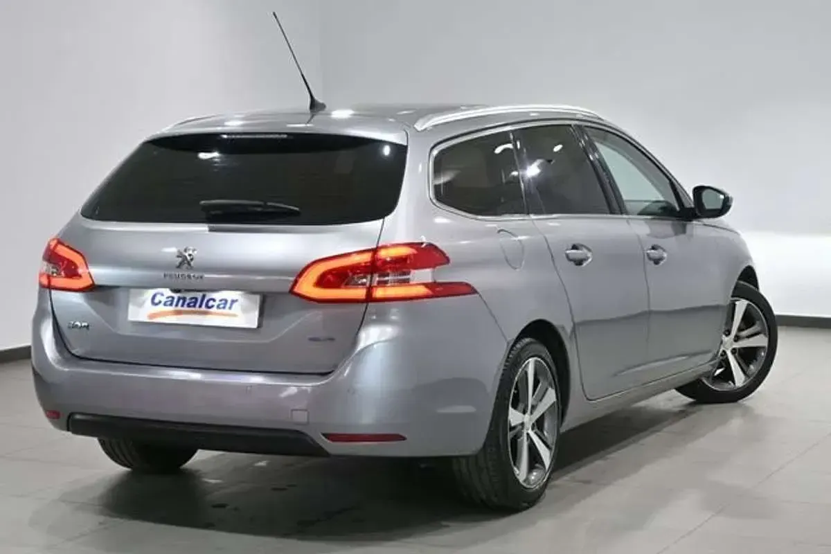 Usado Peugeot 308 SW Allure 131 CV (96 kW) 2016 Gris Familiar