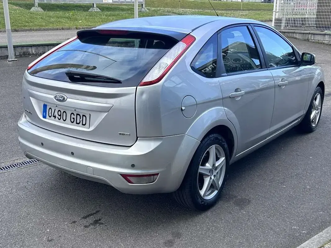 Używany Ford Focus Trend 116 KM (85 kW) 2008 Szary Hatchback