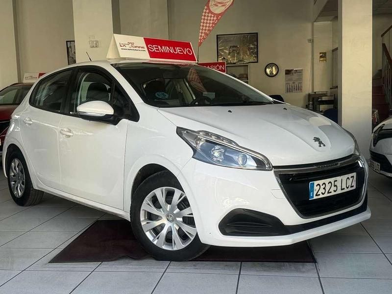 Blanco Usado 2020 Peugeot 208 Active Utilitario | 9800 € (Buen precio) - Imagen 1/4