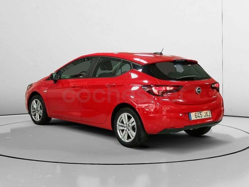 Usado Opel Astra Selective 125 CV (91 kW) 2017 Rojo Berlina