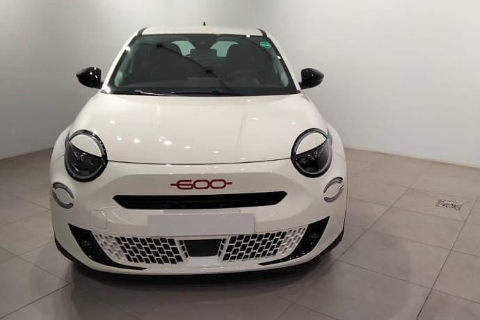 Usado Fiat 600E Red 114 kW (156 CV) 2024 Blanco SUV