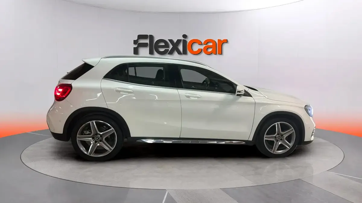 Usado Mercedes GLA180 122 CV (89 kW) 2018 Blanco SUV