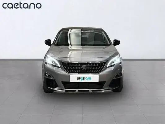 Usado Peugeot 3008 Allure 130 CV (95 kW) 2019 Gris / plata SUV