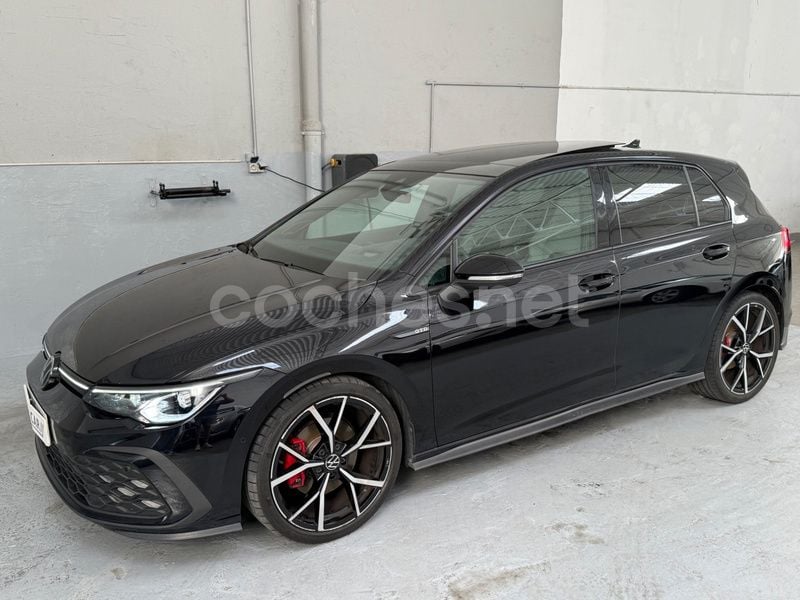 Negro Usado 2023 VW Golf VIII R-line Berlina | 38.900 € - Imagen 1/4
