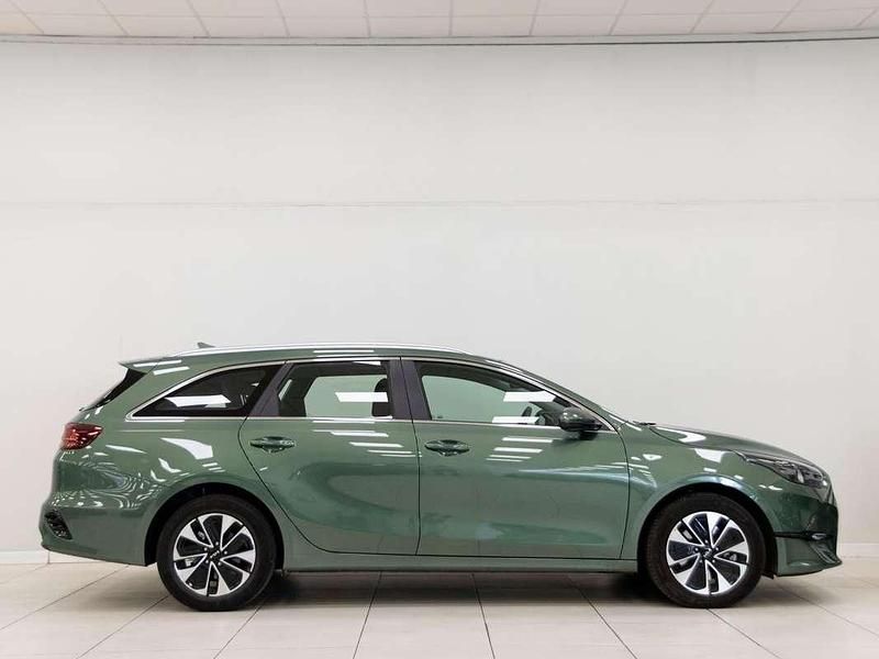Usado Kia Ceed 101 CV (74 kW) 2024 Verde Utilitario