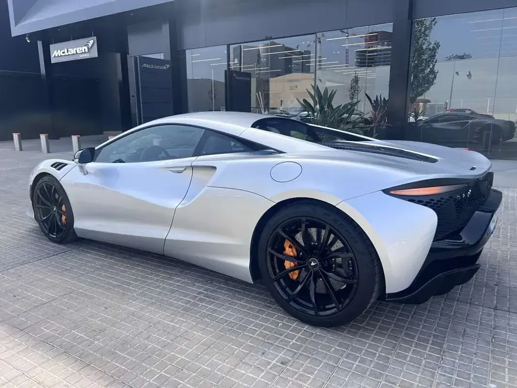 Usado McLaren Artura 700 CV (514 kW) 2024 Plateado Coupe