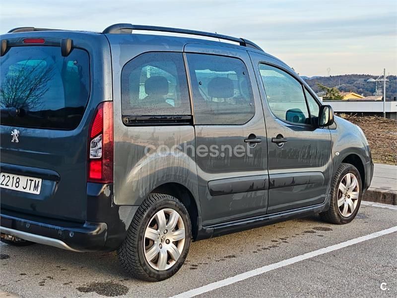 Usado Peugeot Partner Tepee Outdoor 100 CV (73 kW) 2016 Gris / plata Monovolumen