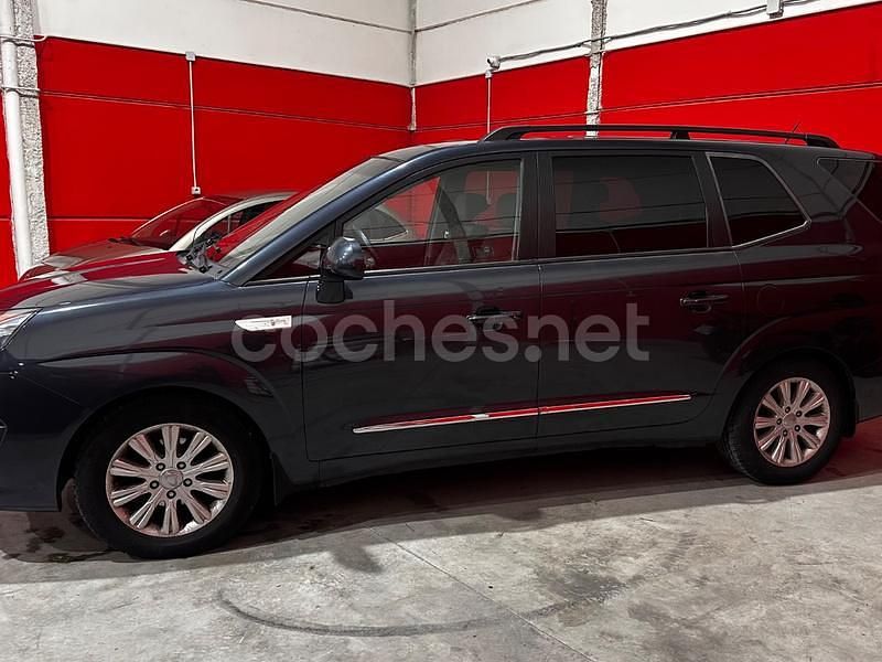 Usado Ssangyong (KGM) Rodius Limited 155 CV (114 kW) 2014 Gris / plata Monovolumen