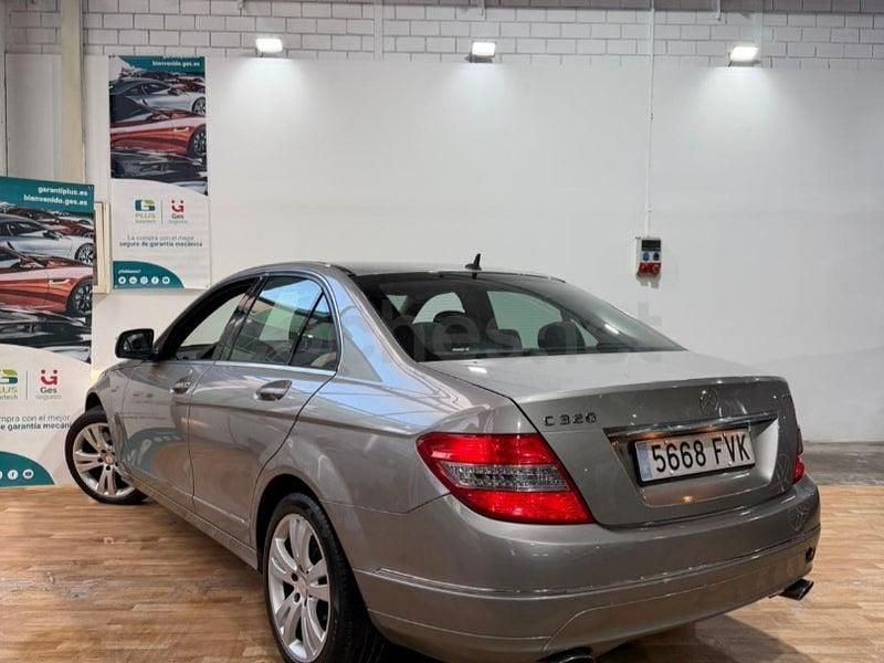 Usado Mercedes C320 Avantgarde 224 CV (164 kW) 2008 Gris / plata Berlina
