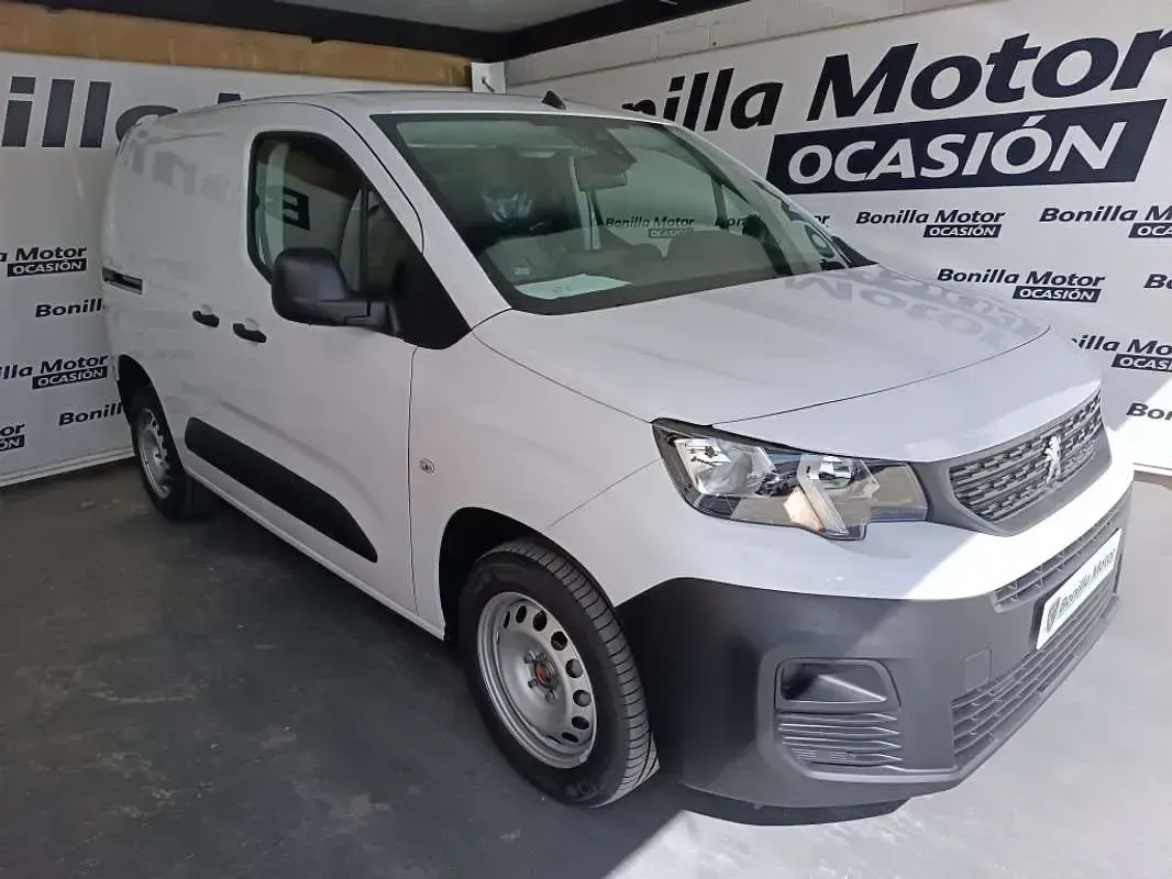 Usado Peugeot Partner 102 CV (75 kW) 2024 Blanco Monovolumen