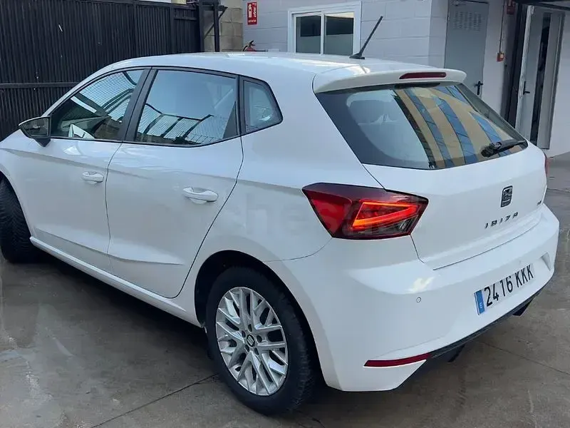 Usado Seat Ibiza Style 90 CV (66 kW) 2018 Blanco Utilitario