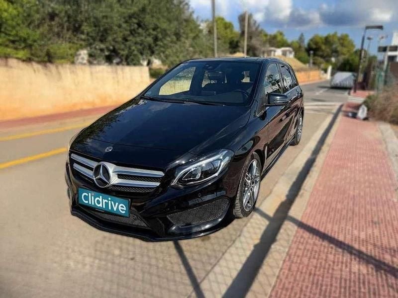 Usado Mercedes B200 211 CV (155 kW) 2018 Negro Monovolumen