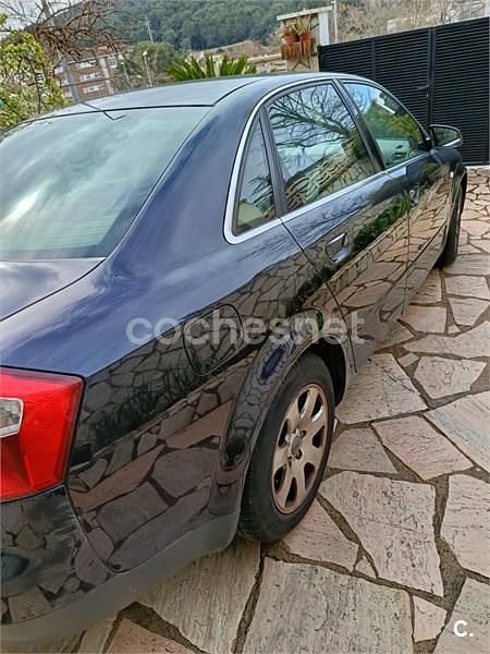 Usado Audi A4 130 CV (95 kW) 2003 Azul Berlina