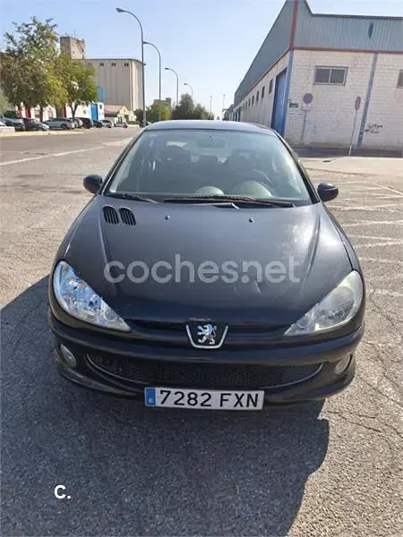 Usado Peugeot 206 70 CV (51 kW) 2007 Negro Berlina