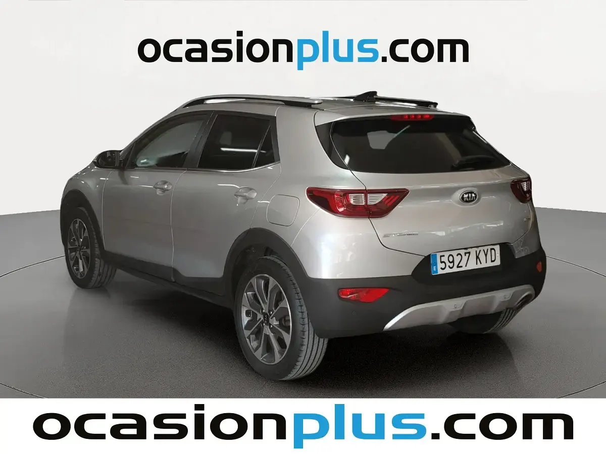 Usado Kia Stonic 101 CV (74 kW) 2019 Gris plata SUV