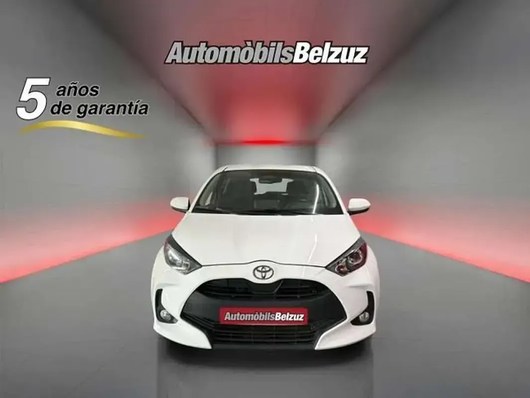 Usado Toyota Yaris Style 116 CV (85 kW) 2024 Blanco Utilitario