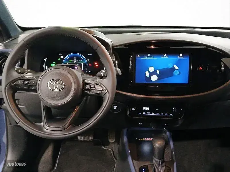Usado Toyota Aygo X 116 CV (85 kW) 2026 Violeta SUV