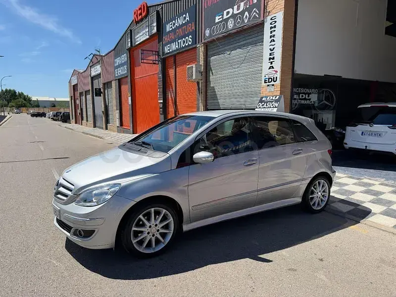 Usado Mercedes B200 140 CV (102 kW) 2008 Gris / plata Monovolumen