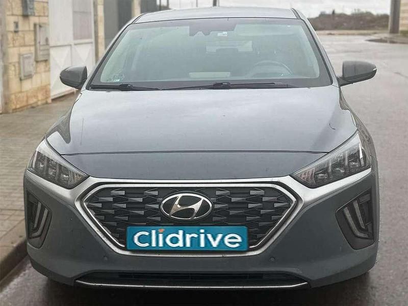 Usado Hyundai Ioniq 105 CV (77 kW) 2021 Gris Utilitario