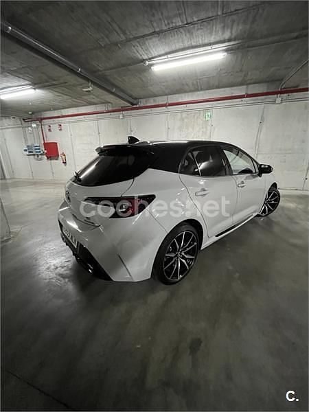 Usado Toyota Corolla 196 CV (144 kW) 2023 Gris / plata Berlina