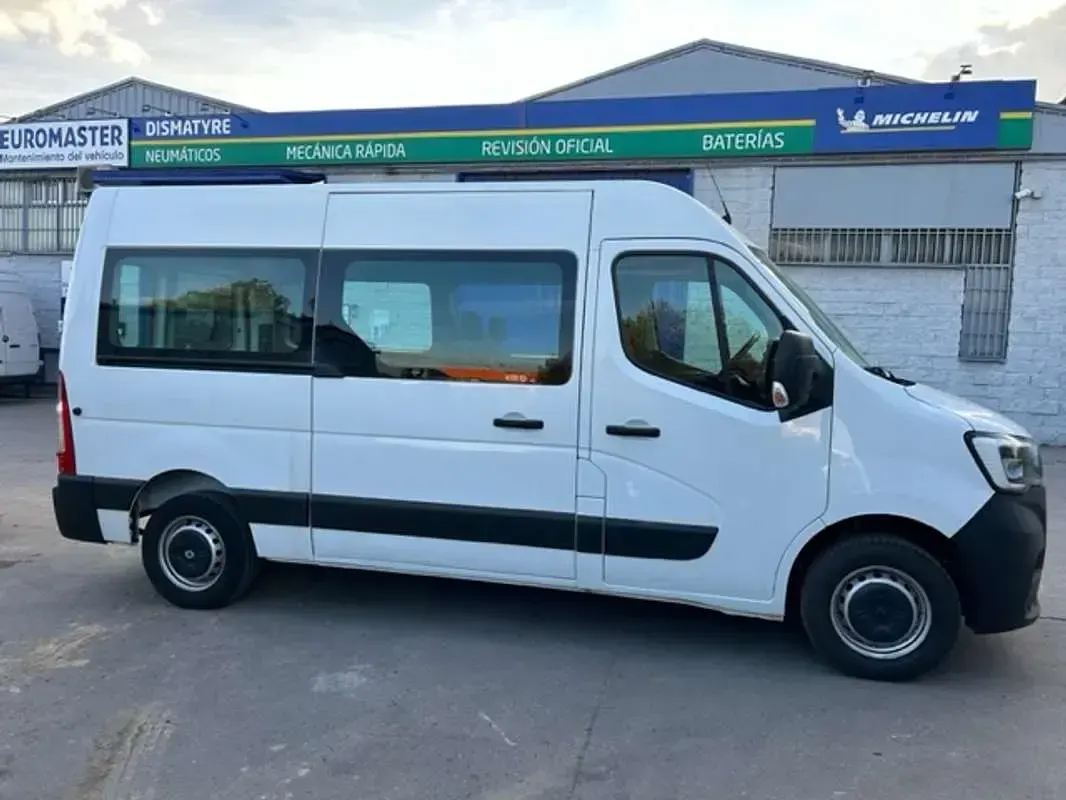 Usado Renault Master 135 CV (99 kW) 2021 Blanco Monovolumen