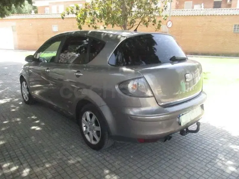 Usado Seat Toledo Sport 140 CV (102 kW) 2006 Marrón Utilitario