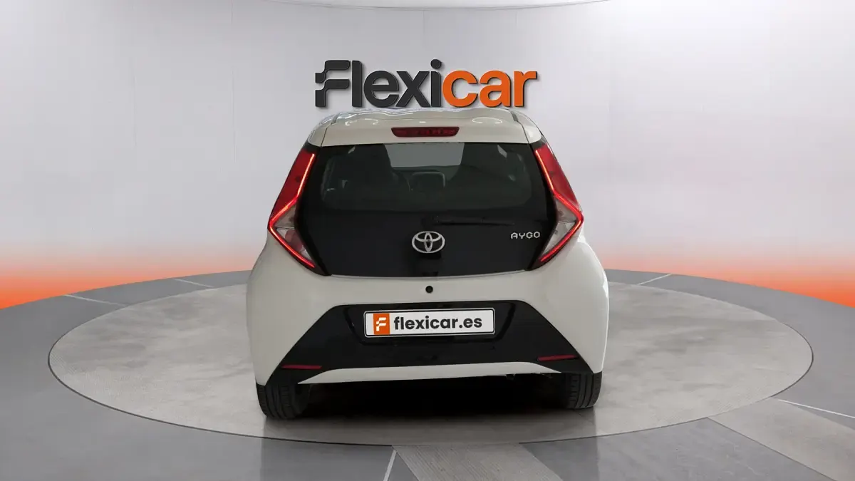 Usado Toyota Aygo X-play 72 CV (52 kW) 2019 Blanco Utilitario