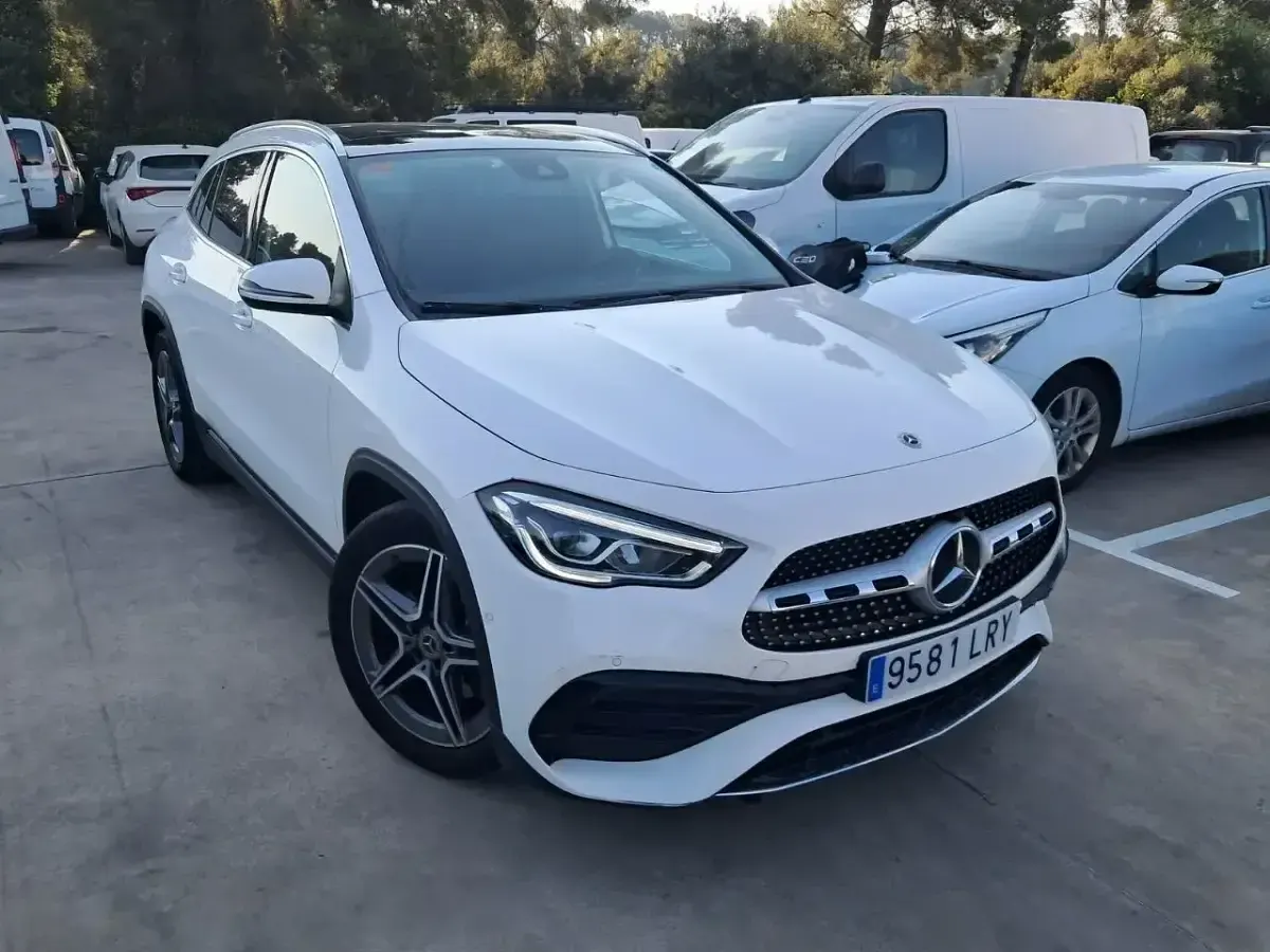 Usado Mercedes GLA200 150 CV (110 kW) 2021 Blanco SUV