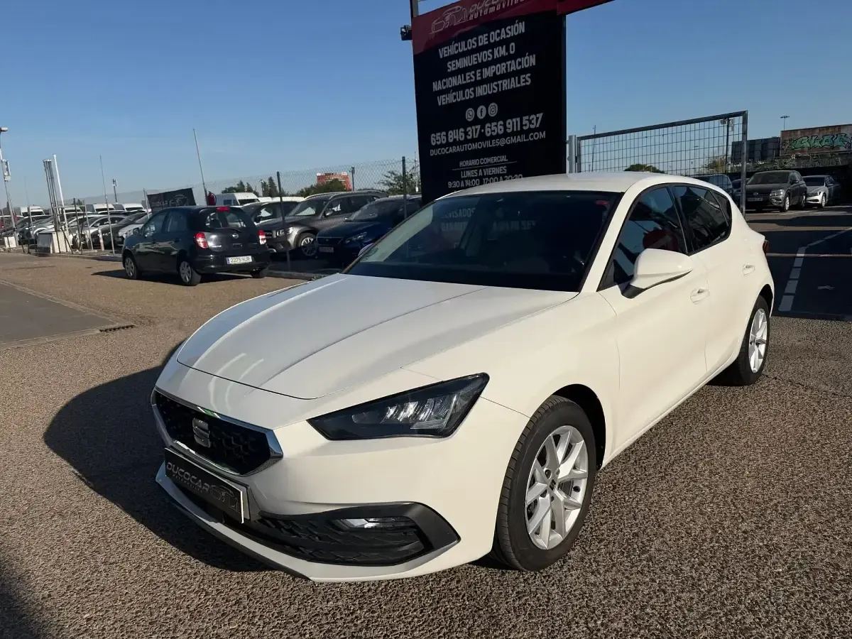 Usado Seat Leon Style 115 CV (84 kW) 2022 Blanco Berlina
