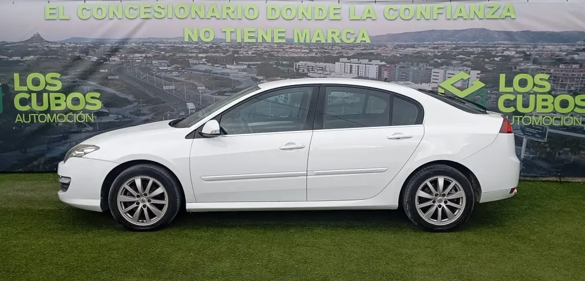 Usado Renault Laguna III Dynamique 130 CV (95 kW) 2011 Blanco