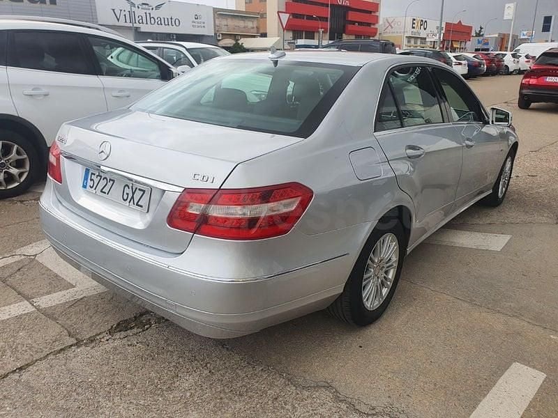 Usado Mercedes E220 Elegance 170 CV (125 kW) 2010 Gris / plata Berlina