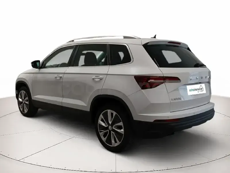 Usado Skoda Karoq Selection 150 CV (110 kW) 2024 Blanco SUV