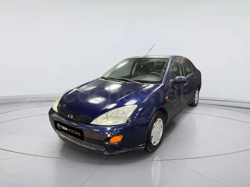 Usado Ford Focus Ambiente 100 CV (73 kW) 2001 Azul Berlina
