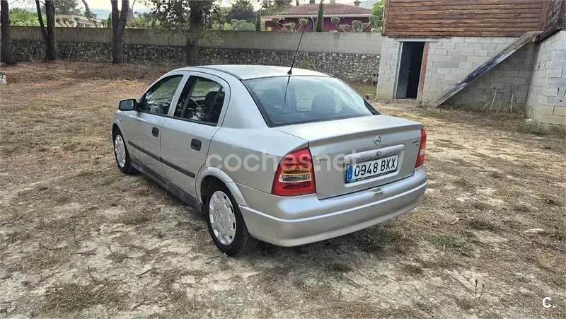 Usado Opel Astra Elegance 125 CV (91 kW) 2003 Gris / plata Berlina
