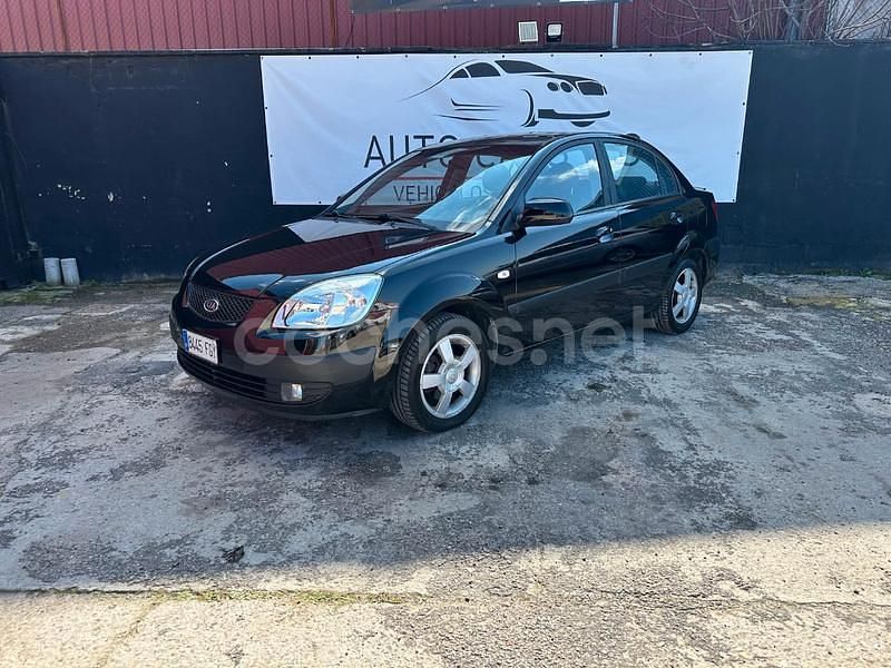 Negro Usado 2007 Kia Rio Berlina | 3500 € (Precio justo) - Imagen 1/4