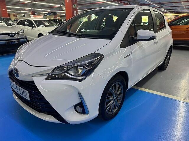 Usado Toyota Yaris Hybrid Active 100 CV (73 kW) 2020 Blanco Utilitario