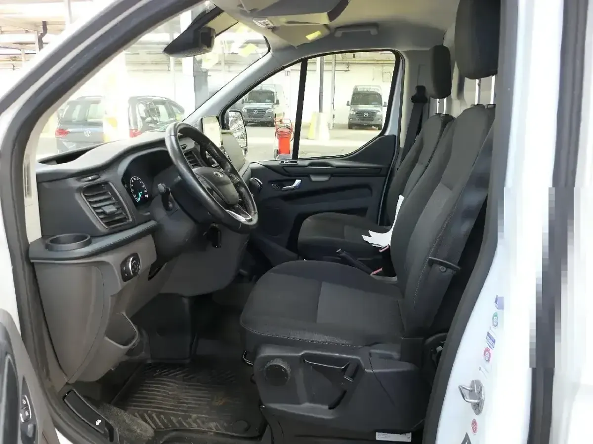 Usado Ford Transit Custom Trend 170 CV (125 kW) 2019 Blanco Berlina