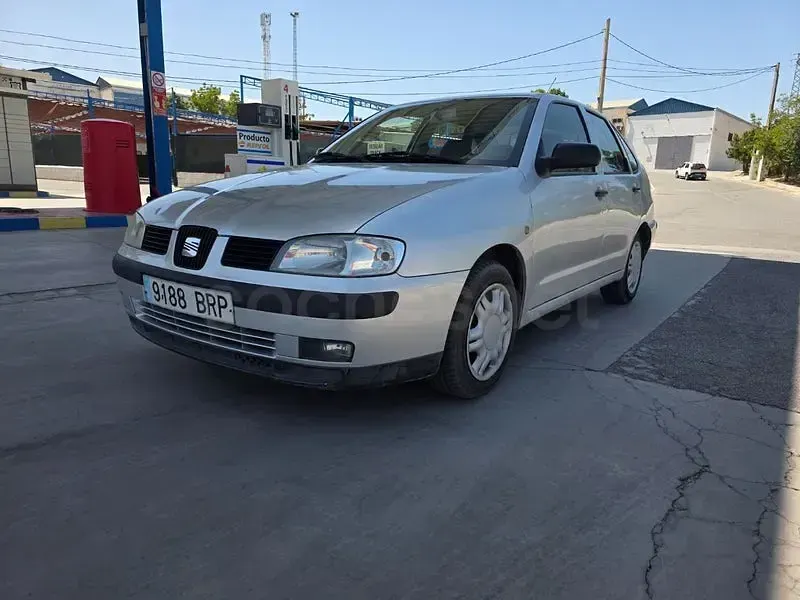Usado Seat Cordoba Stella 90 CV (66 kW) 2001 Gris / plata Berlina