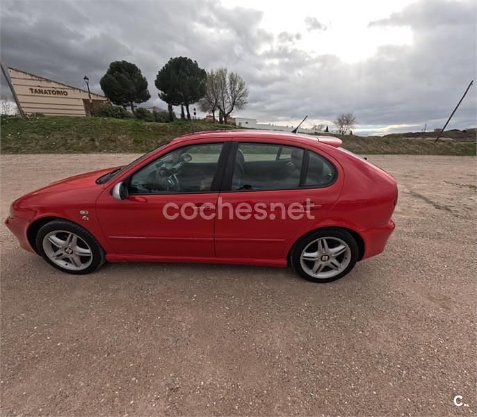 Usado Seat Leon 150 CV (110 kW) 2005 Rojo Utilitario