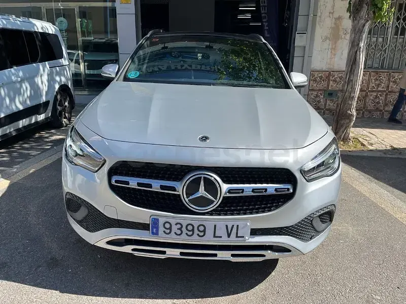 Usado Mercedes GLA200 150 CV (110 kW) 2021 Gris / plata SUV