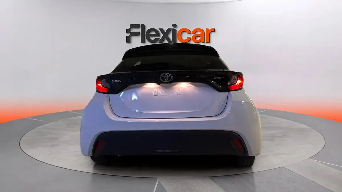 Usado Toyota Yaris Active 116 CV (85 kW) 2025 Gris Utilitario