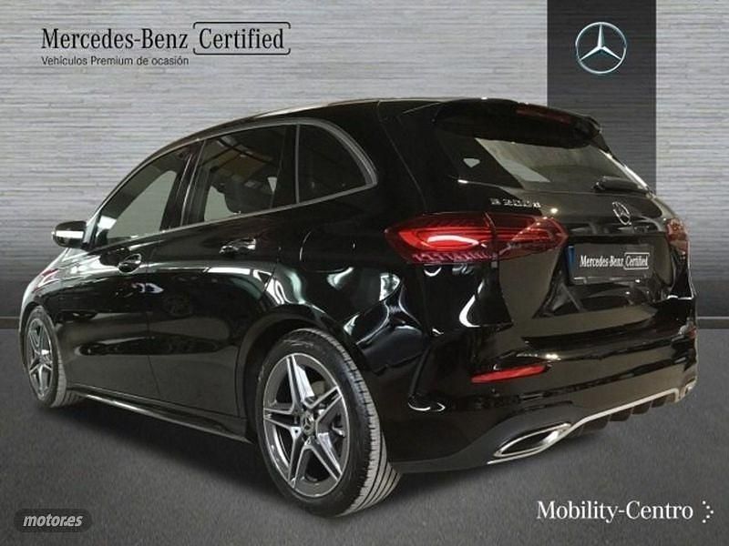 Usado Mercedes B200 AMG line 150 CV (110 kW) 2024 Negro noche Monovolumen