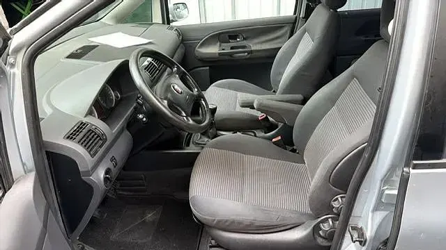 Usado Seat Alhambra Reference 116 CV (85 kW) 2009 Gris / plata Monovolumen